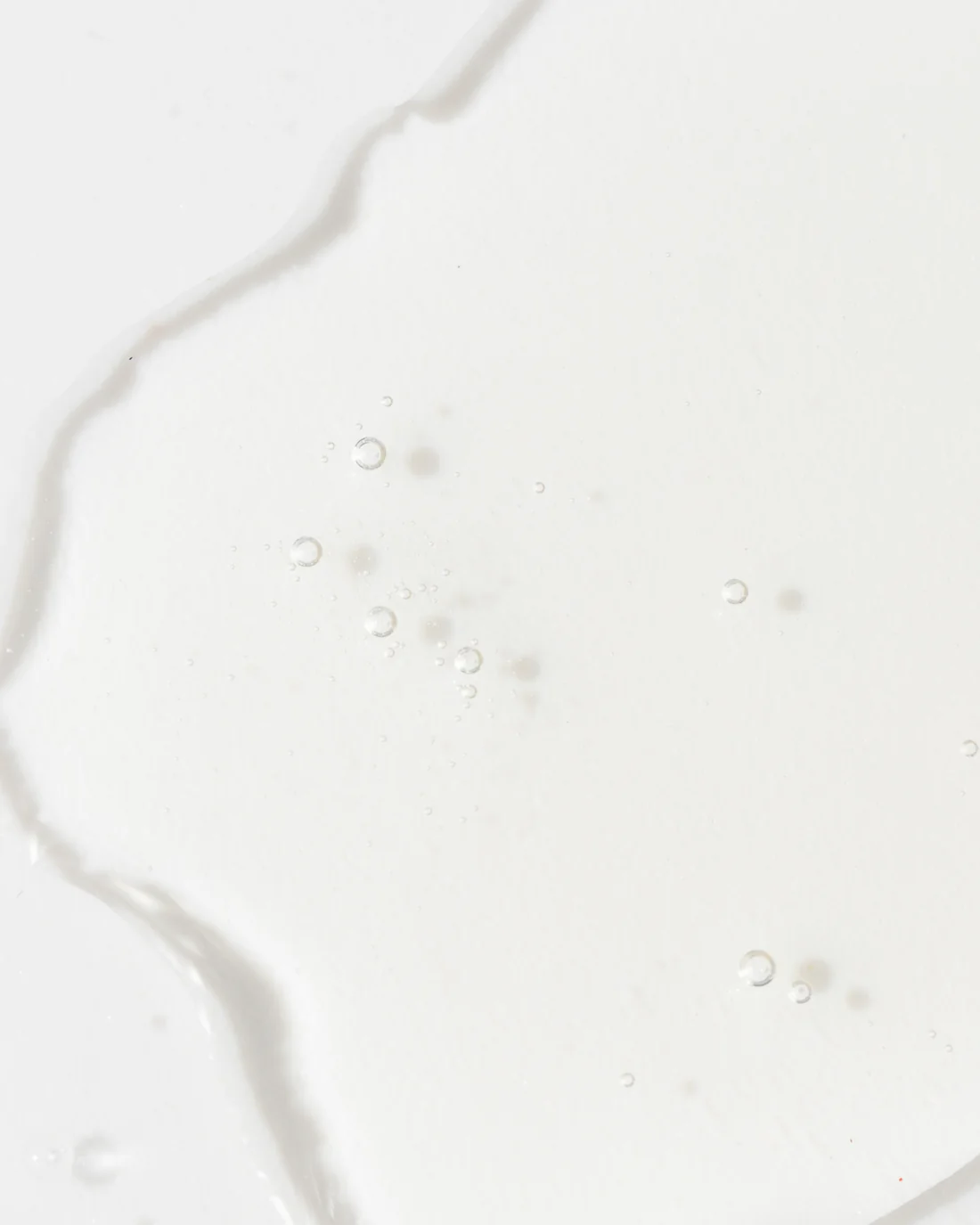 Vivier C E PEPTIDES clear serum texture with small bubbles