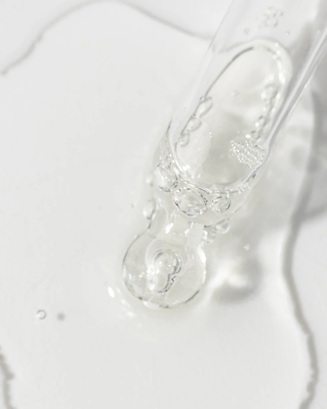Vivier Kine-C clear serum texture with a dropper