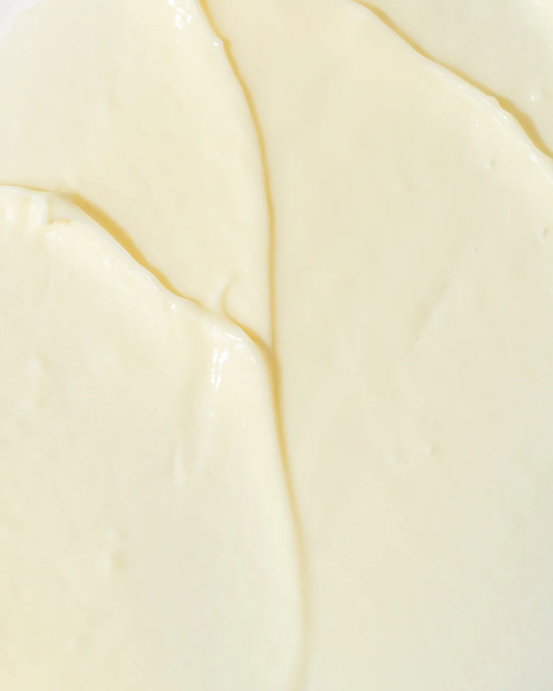 Vivier Retinol 1.0% pale cream texture