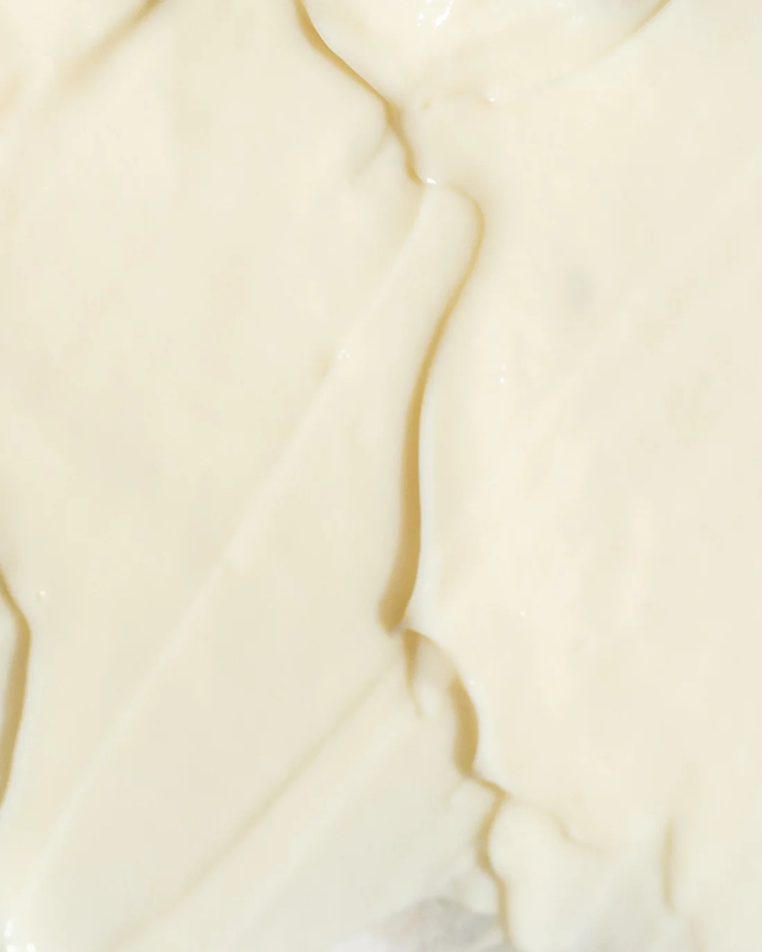 Vivier Retinol 0.5% pale cream texture